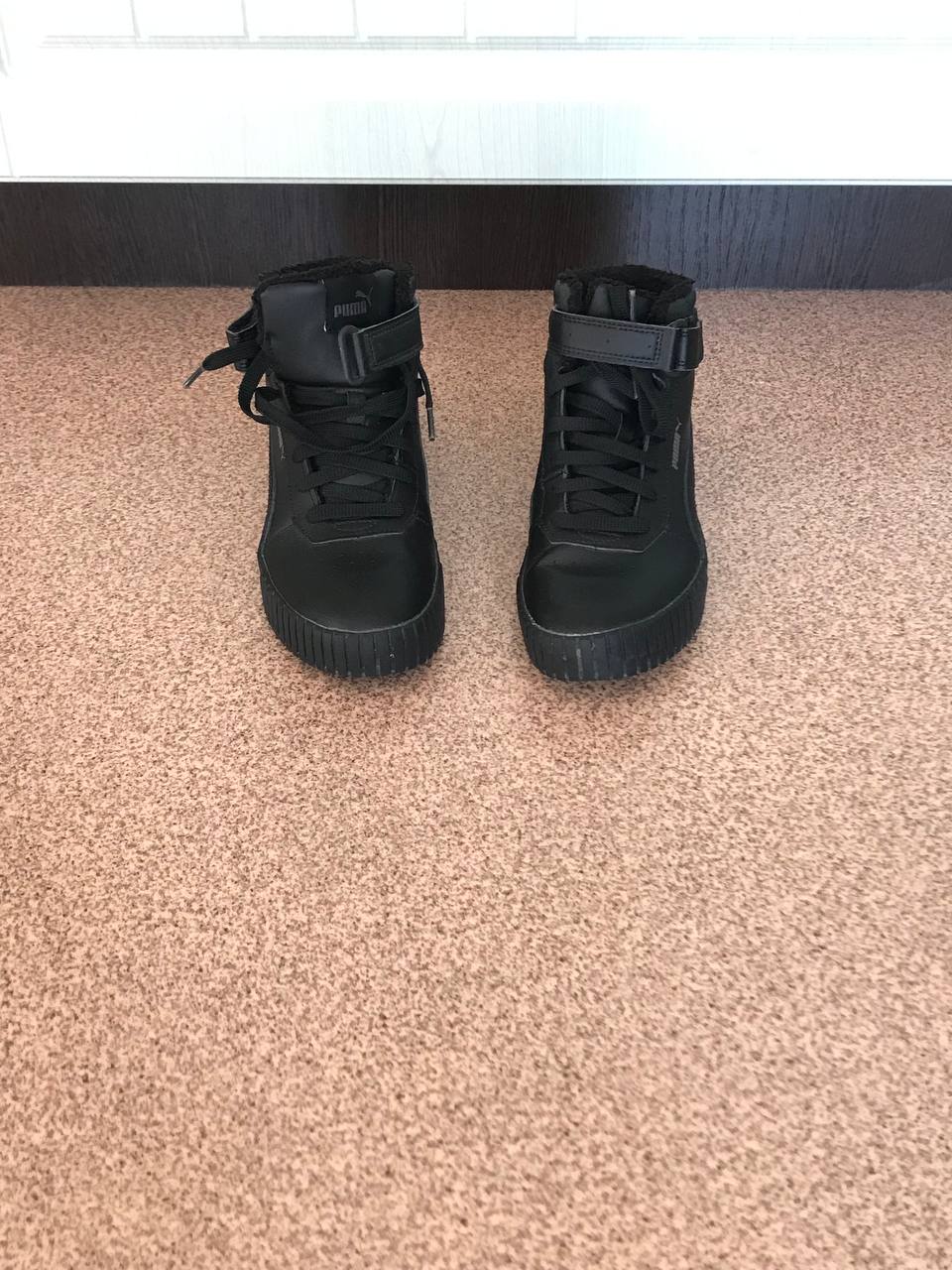 Кеды Puma и спортивная куртка женские